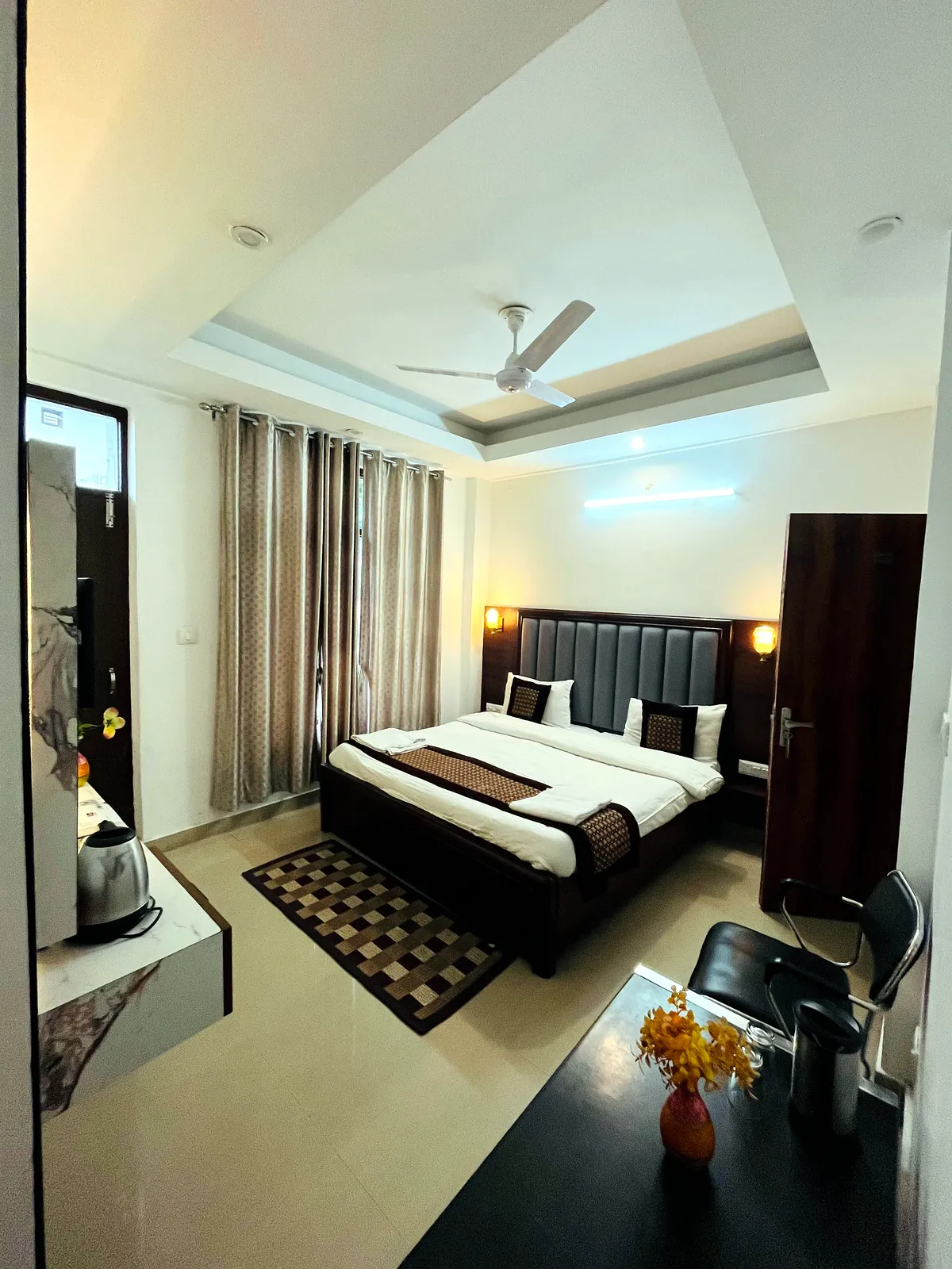 Deluxe Room at Hotel The Oak Valley