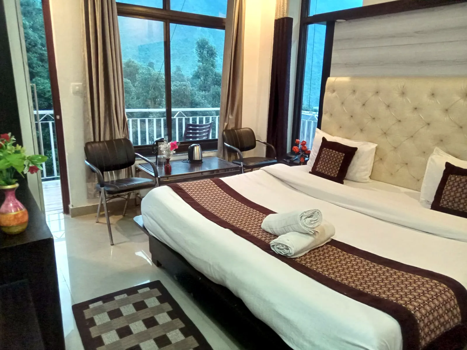 Super Deluxe Room with valley view at Hotel The Oak Valley